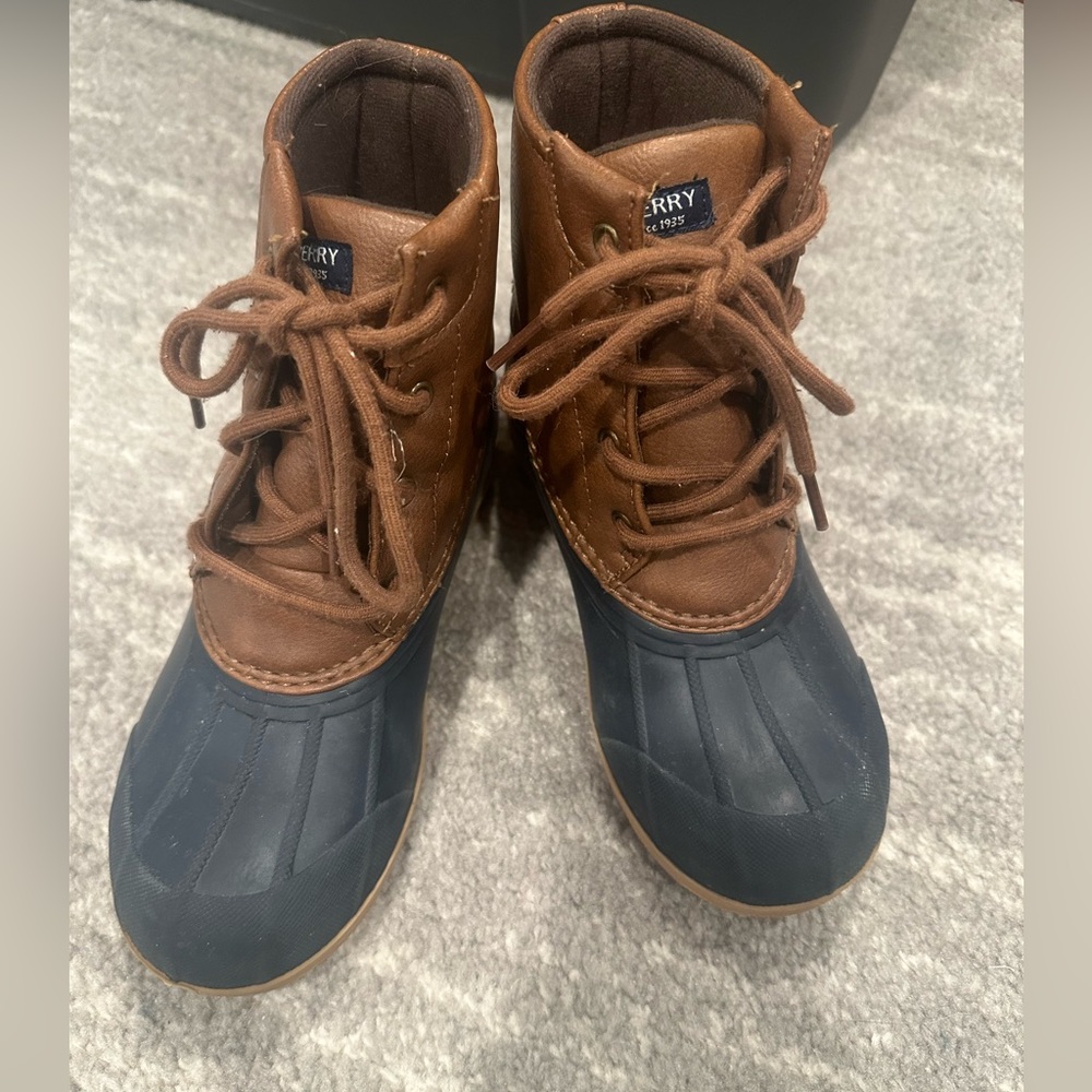 Sperry duck boots Size big kid 3M.
